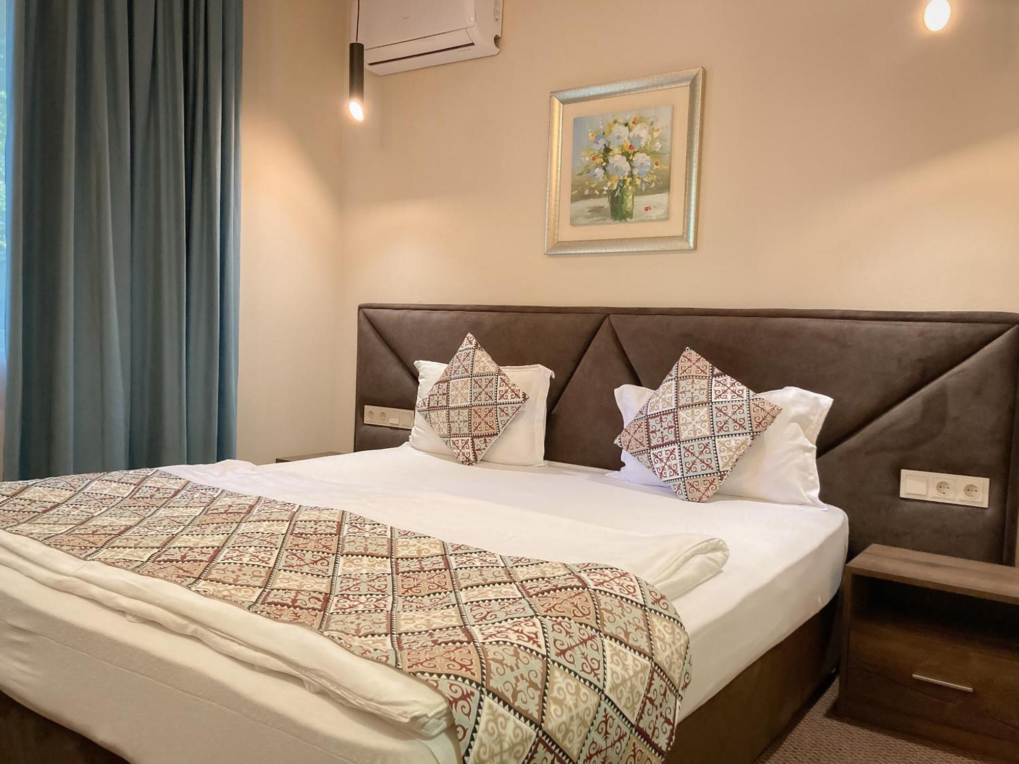 Silk Way Otel Almatı Dış mekan fotoğraf